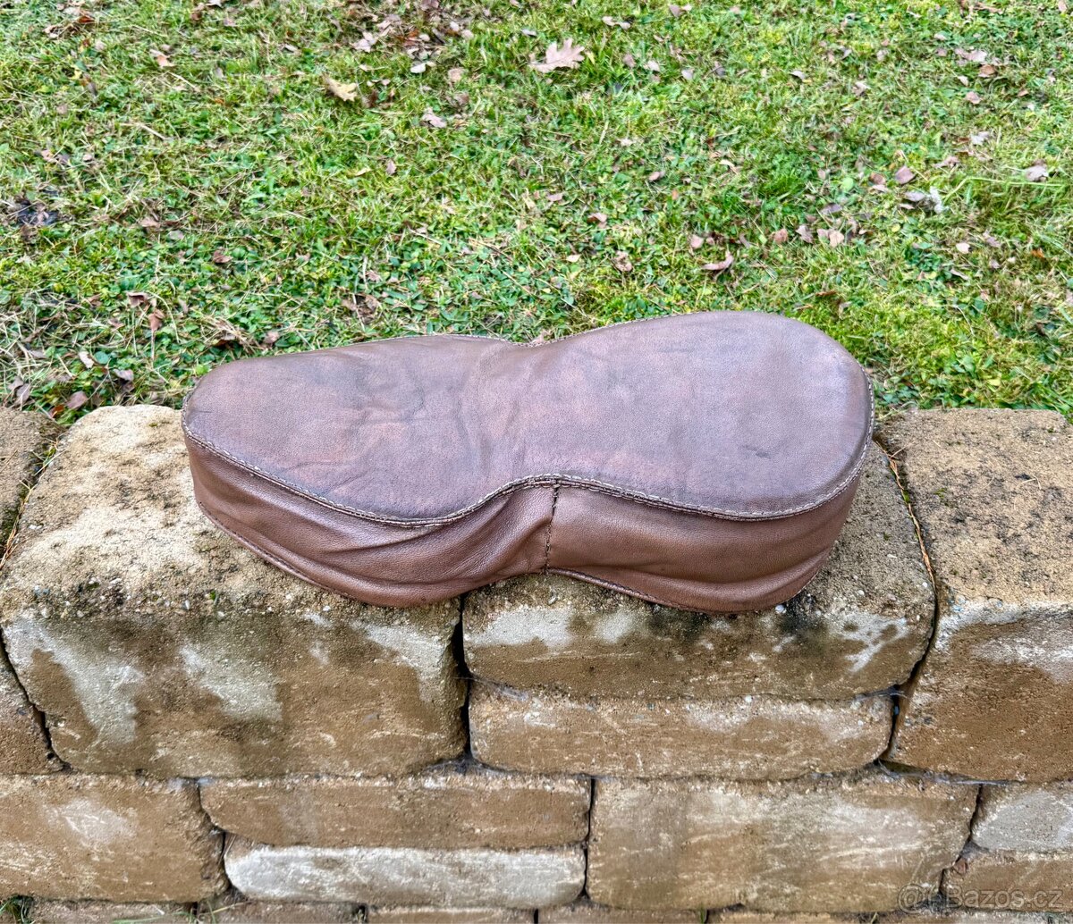 Jawa CZ kyvacka - sedlo kytara