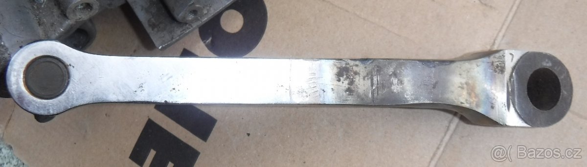 Moped - ráfek,rozeta,koleno výfuku,řazení,přilby