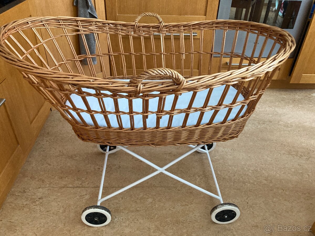 Mojžíšův koš na kolečkách