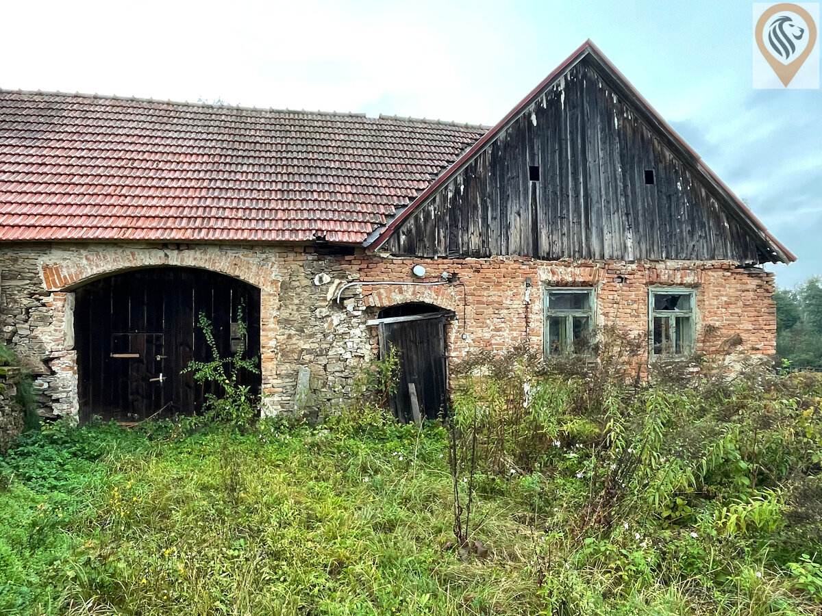 Prodej 2/3 podílu rodinného domu s pozemky v malebné obci Út