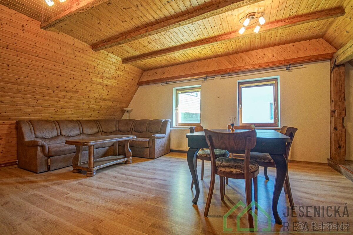 Prodej rodinného domu s obchodním prostorem ve městě Žulová