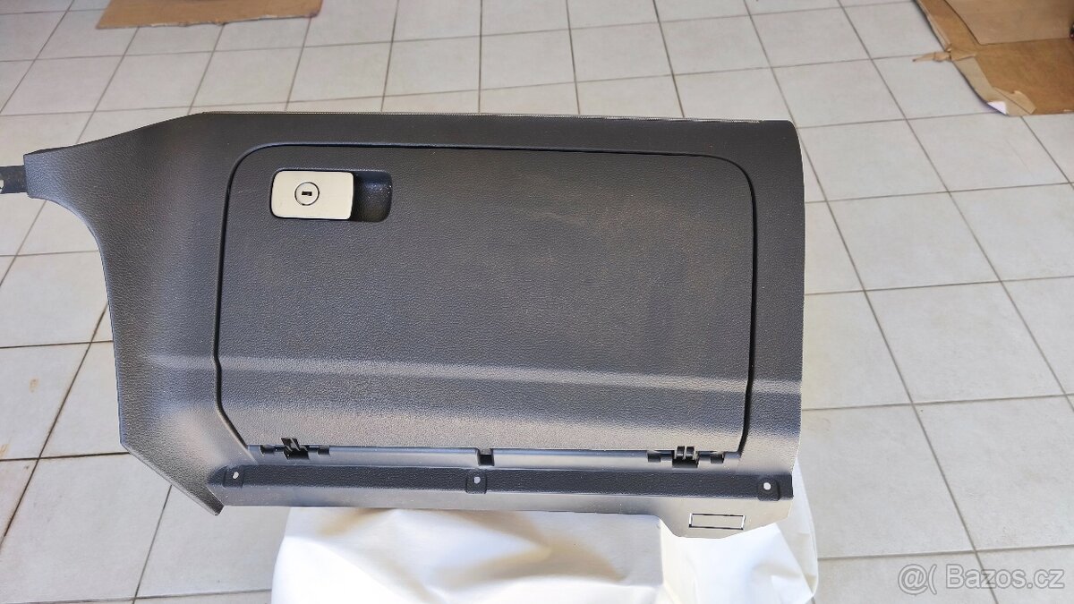 Golf 5 kastlík spolujezdce