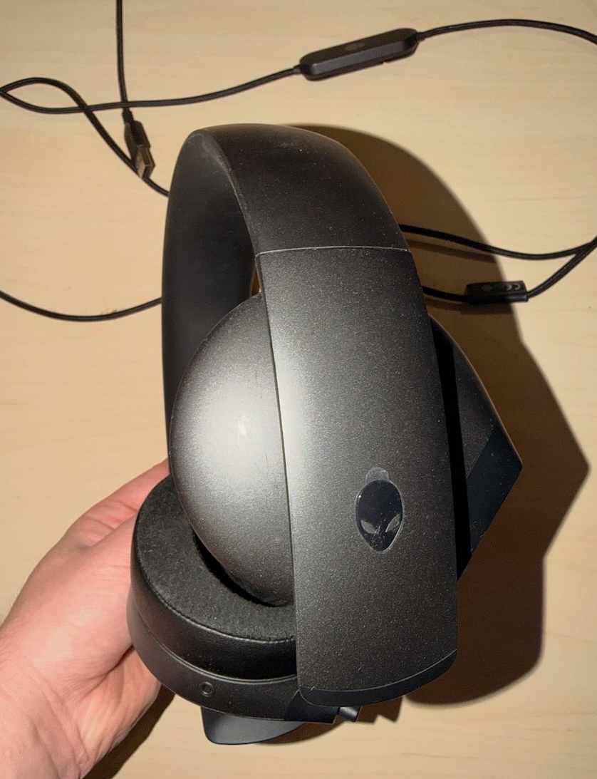 Herní sluchátka Dell Alienware AW310H