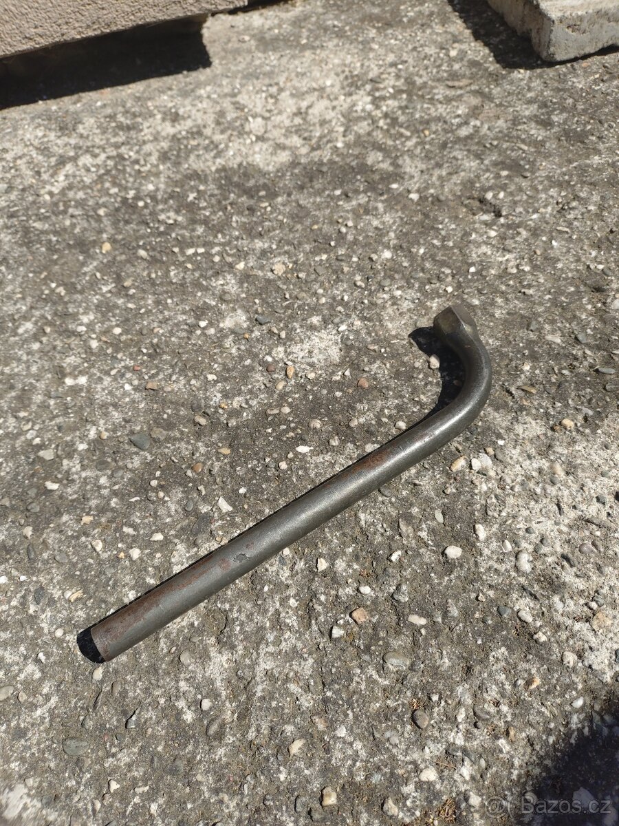 Klíč rezervy BMW e36