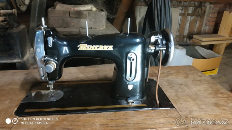 šicí stroj