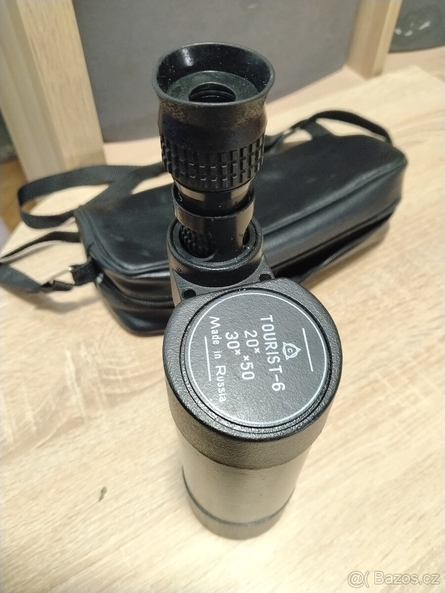 Dalekohled monokulár 20-30x50