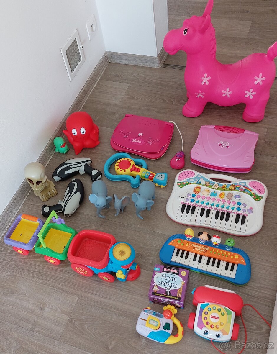 Dětské hračky různé interaktivní batohy