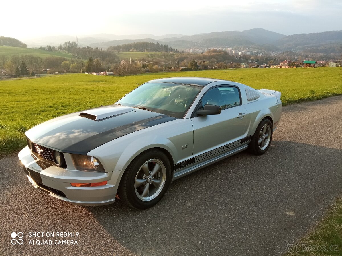 Prodám Ford Mustang 4,6 Benz 8V 224 KW