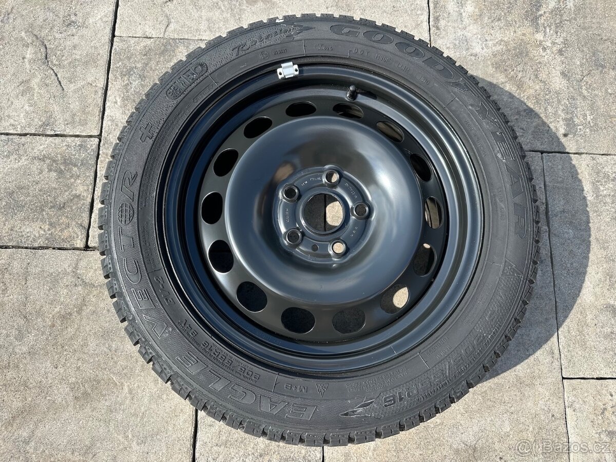Plechový disk s pneu GoodYear 5x112 205/55/16