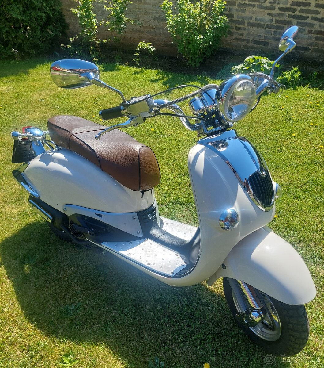 Skútr retro Znen 125