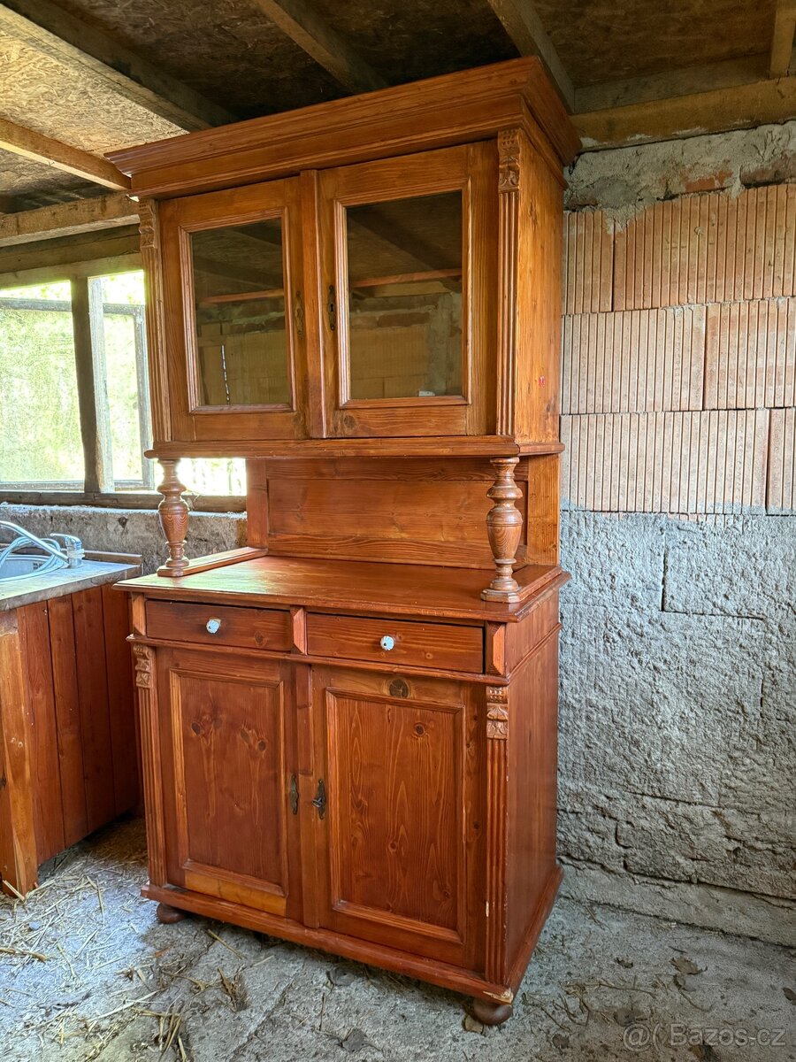 Starožitný nábytek