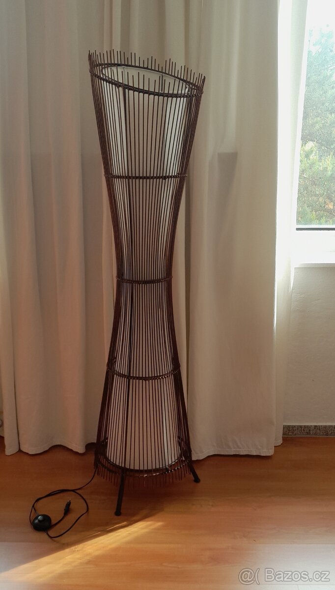 Stojací lampa