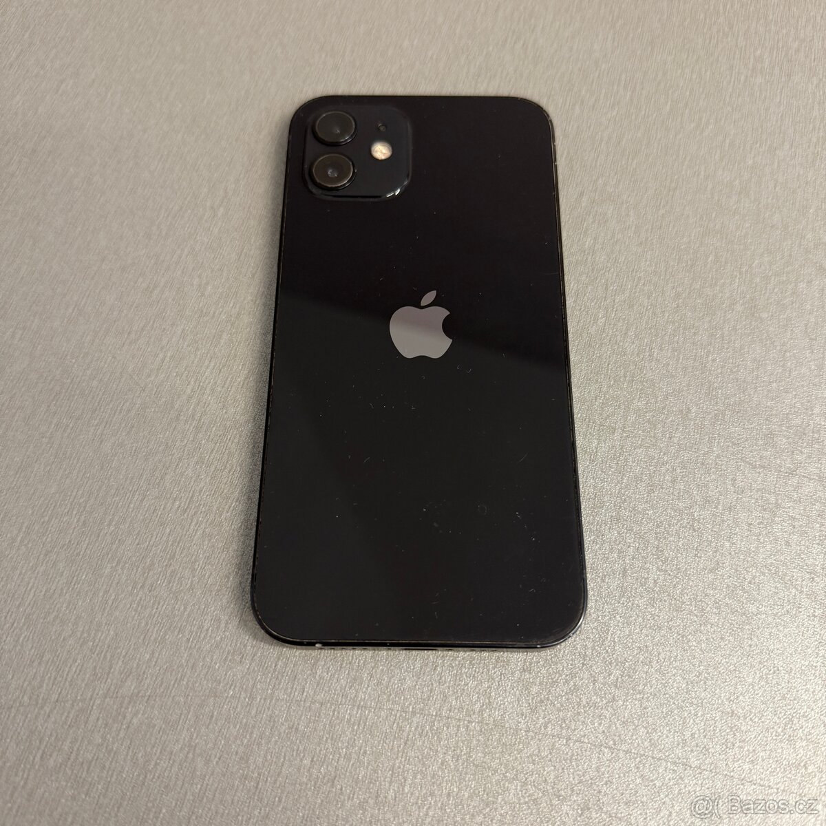 iPhone 12 128GB, pěkný stav, 12 měsíců záruka