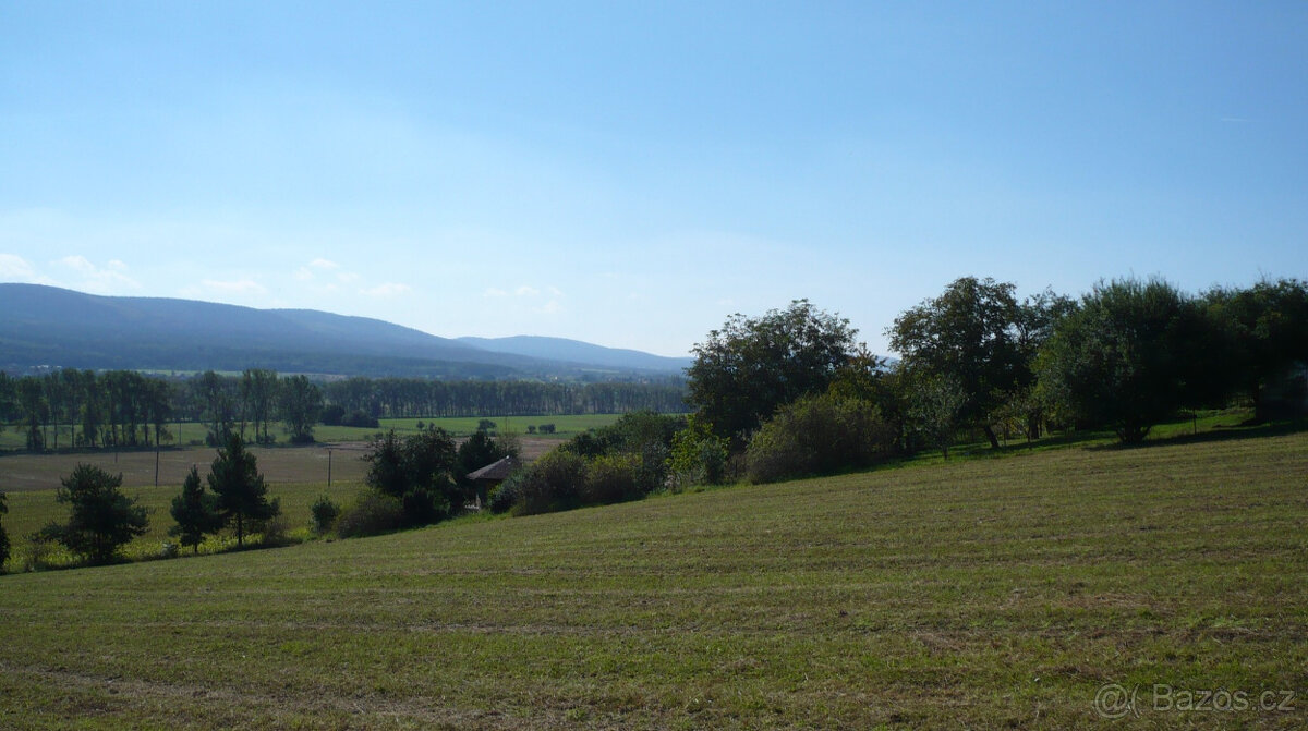 Prod. stavební pozemek se stav. povol. Nesvačily u Berouna