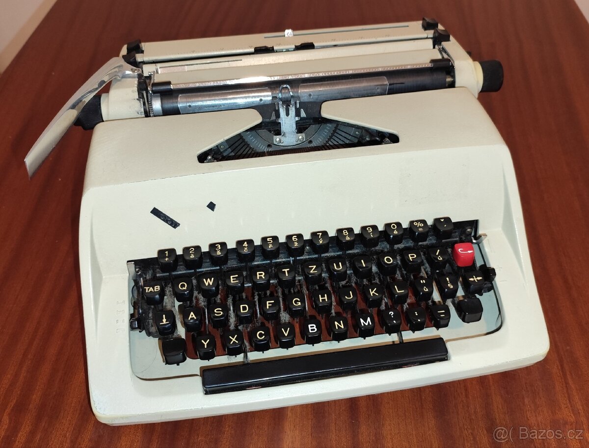Psací stroj Consul model 2223