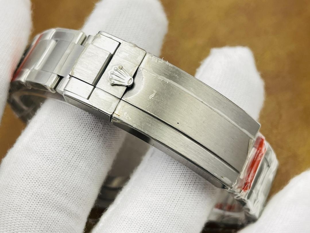 Luxusní hodinky Rolex Submariner – špičkový design za 6 900