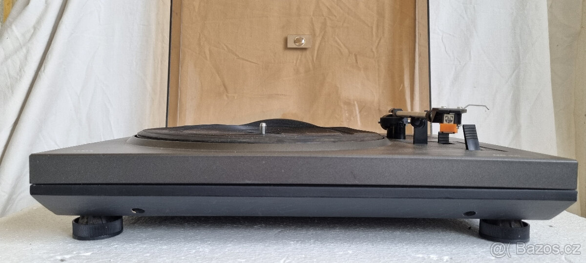 GRAMOFON TESLA NC-300