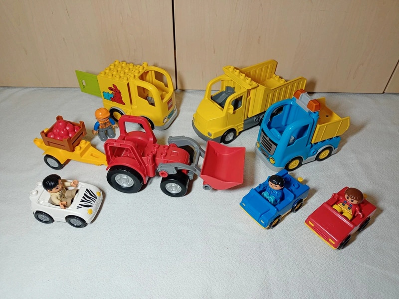 lego duplo auta, traktor