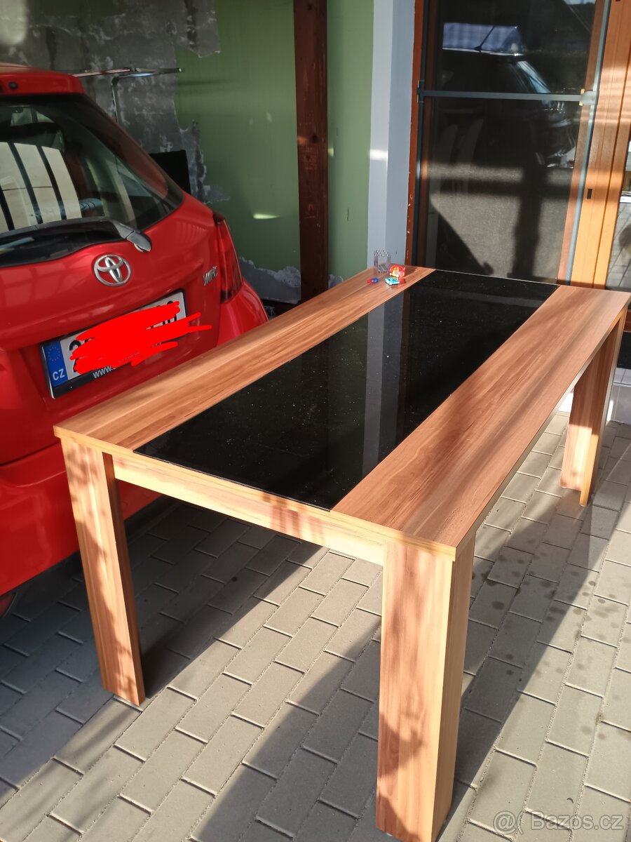 Jídelní stůl a 6 židlí