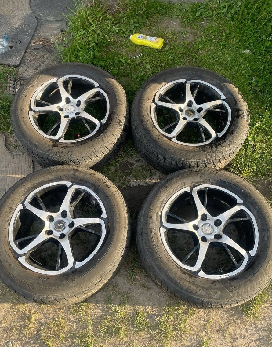 Zimní sada Sportage Tucson 5x114 pěkný vzor,Al disky pěkné -