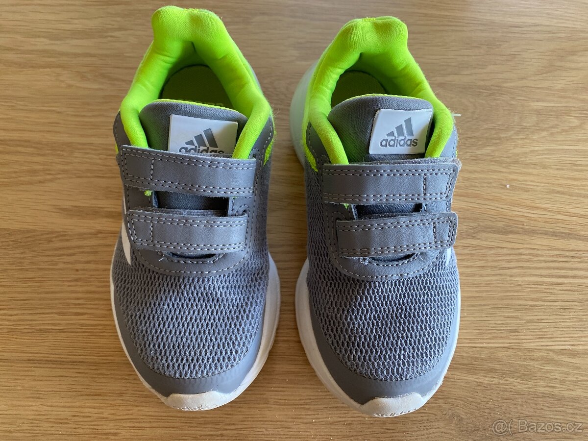 Tenisky Adidas velikost 28. Krásné
