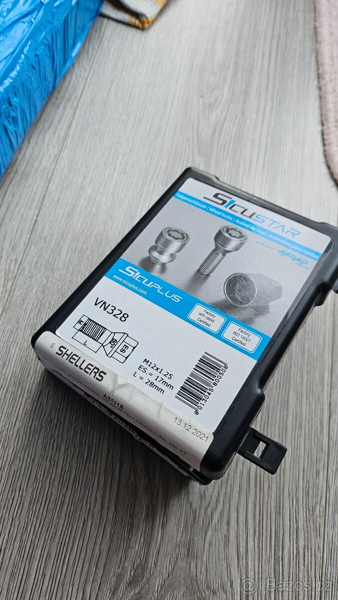 Vzduchový filtr Peugeot 3008/5008 a klíč nbezpečnostní šroub