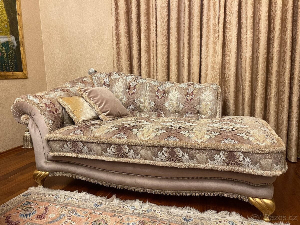 Prodává se sedací souprava obsahující gauč a dvě křesla.