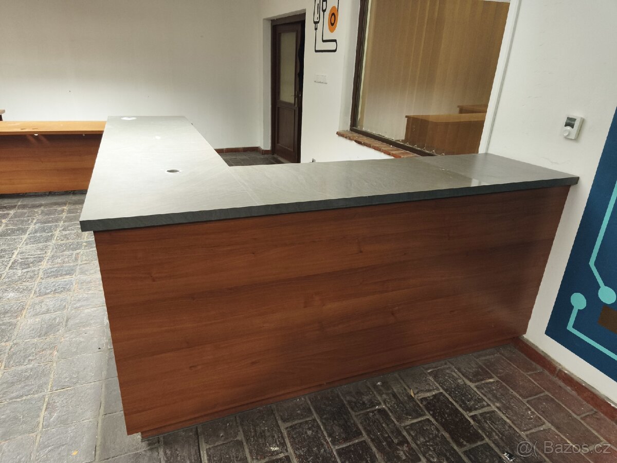 Prodám 2x prodejní pult / stůl