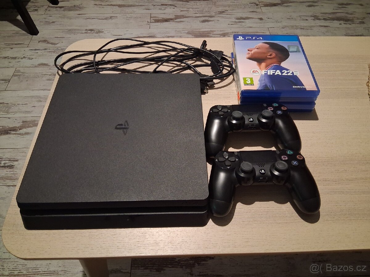 PlayStation 4 Slim 1 TB + 4 hry