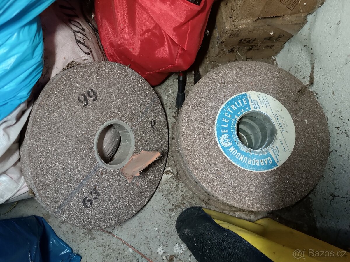 Brusný kotouč 300x32x76