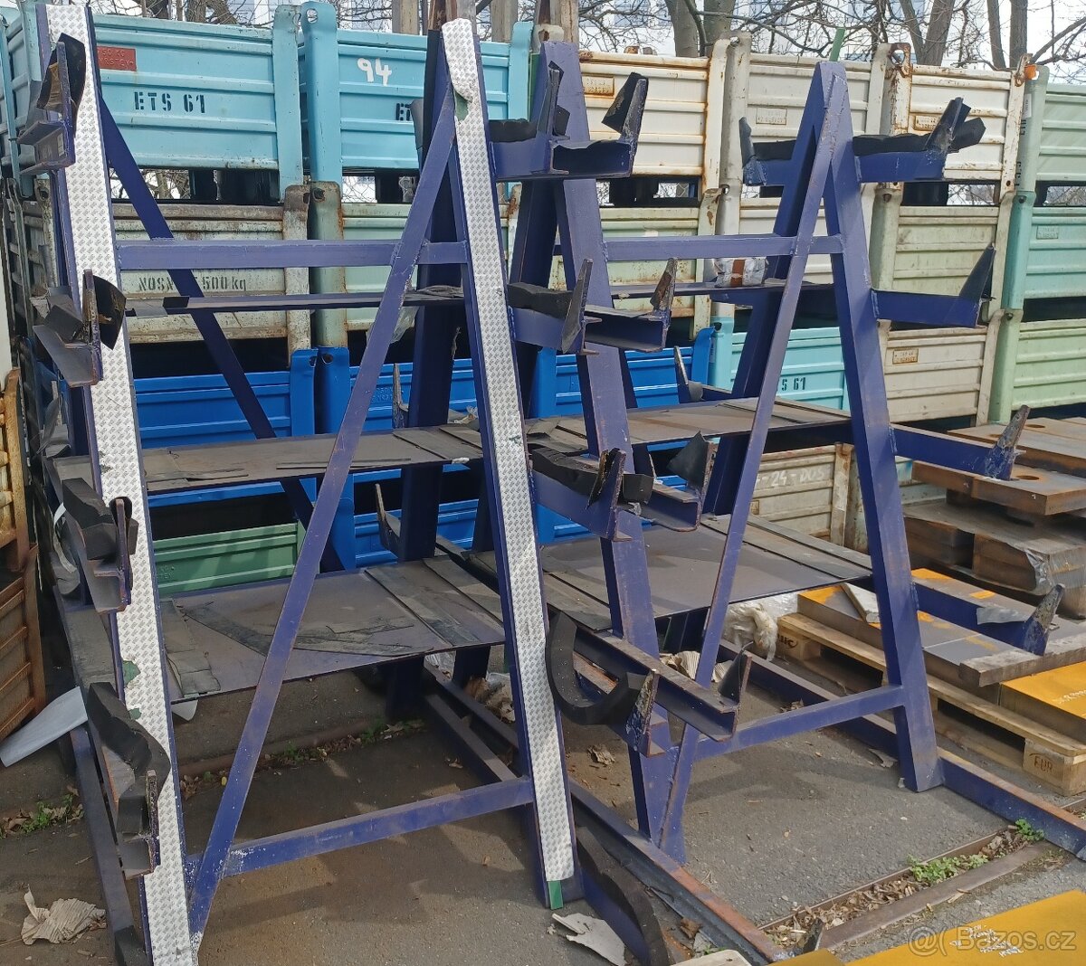 regál stromečkový s policemi