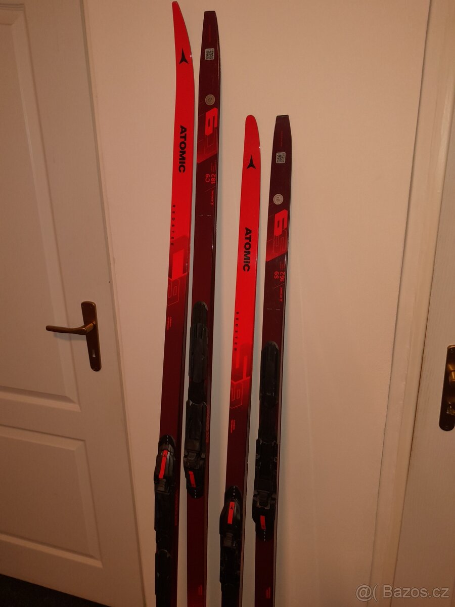 Juniorske závodní běžky Atomic S9 C9