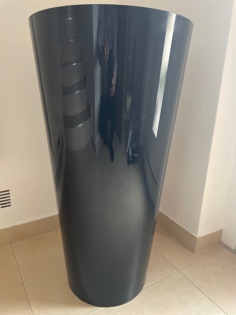 Vysoká podlahová váza