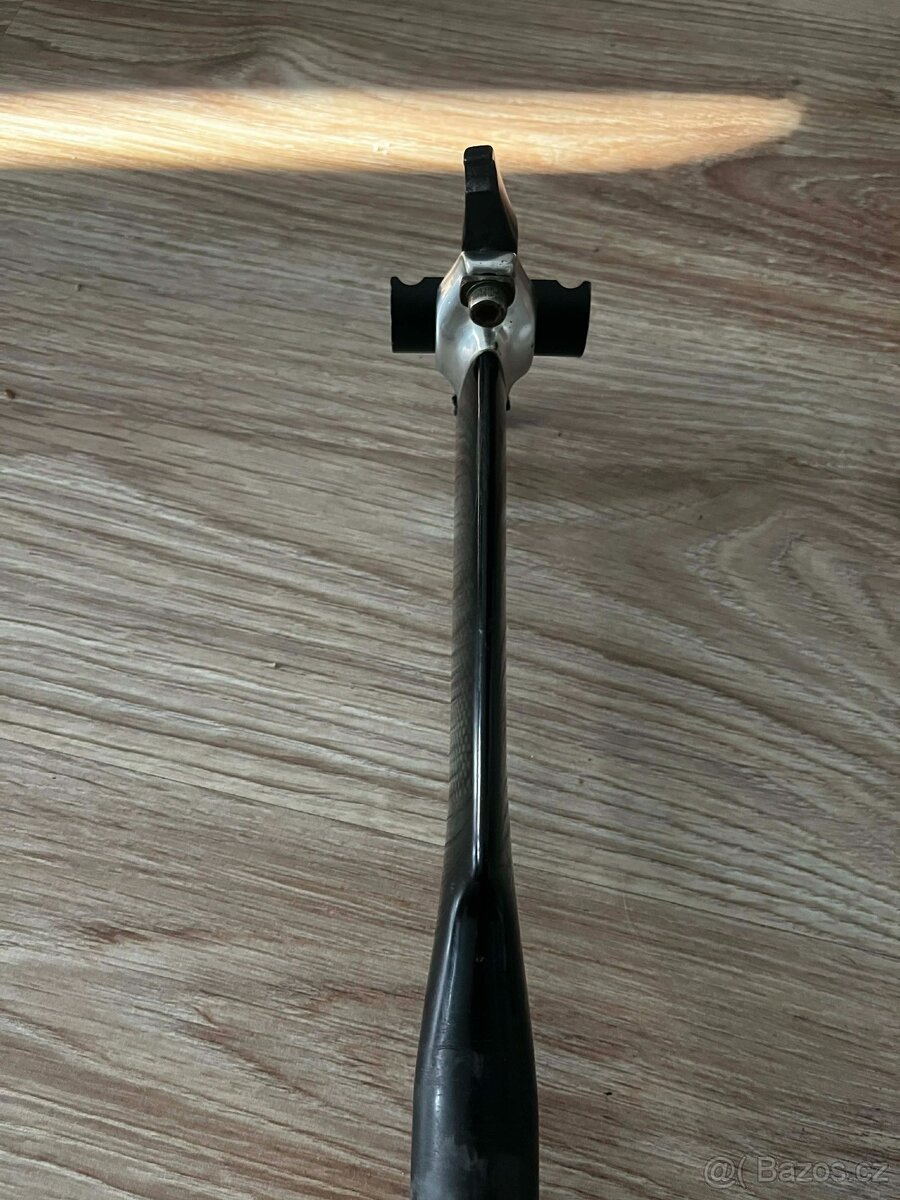 Karbonová aero sedlovka 27,2