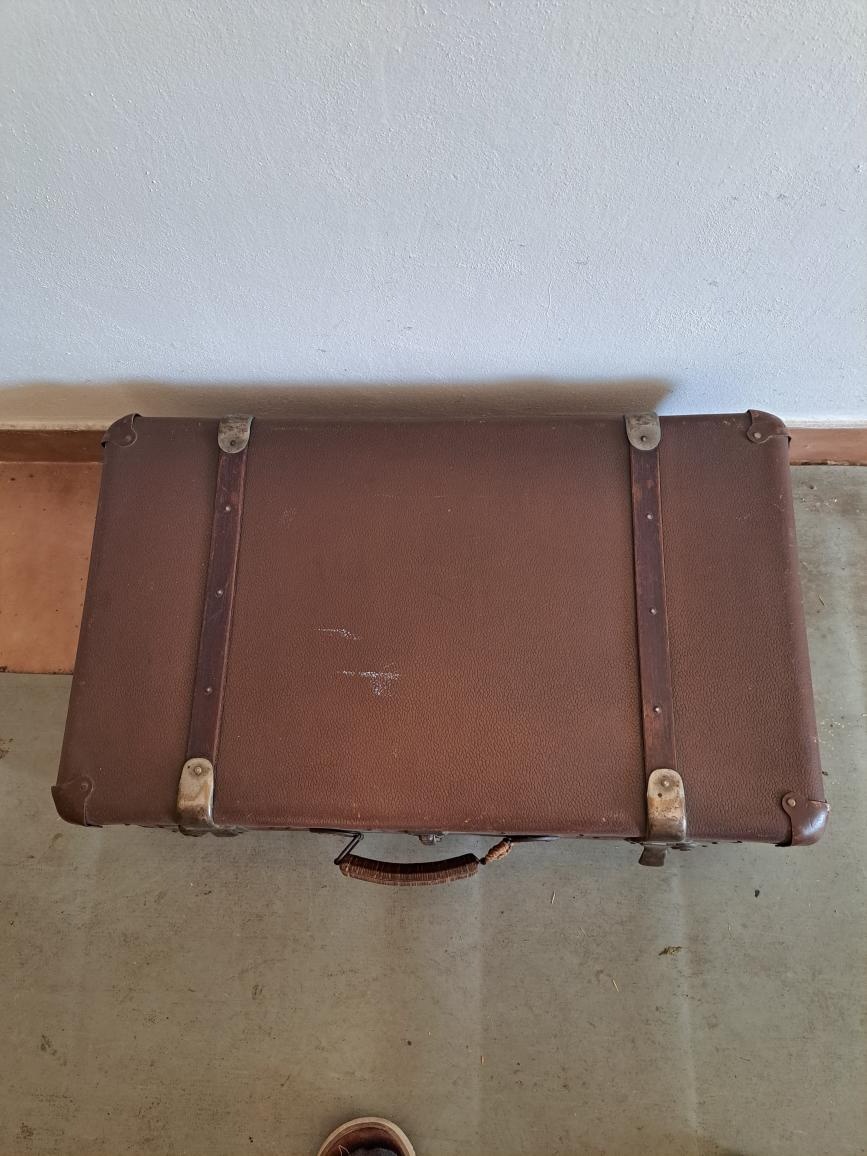 Prodám starý cestovní kufr