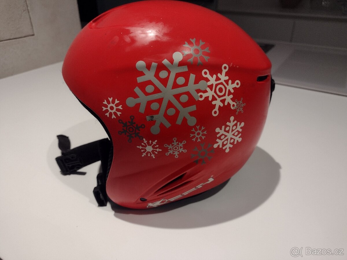 Snowboard přilba