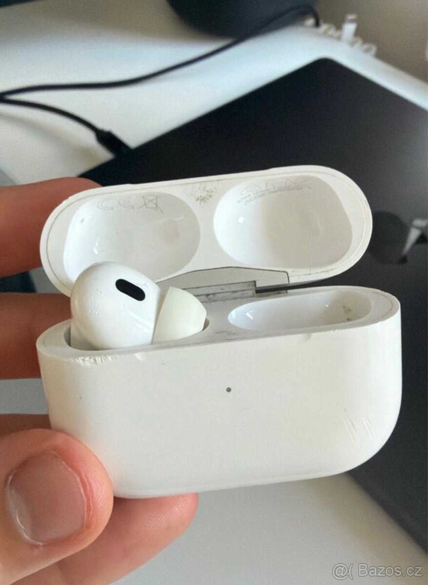 HLEDÁM prave AirPods sluchátko