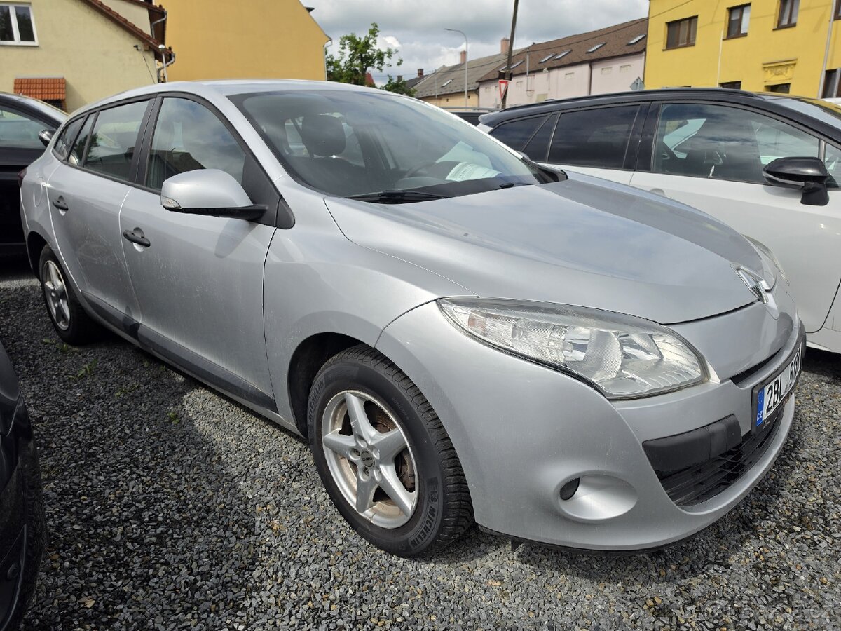 Renault Mégane
1.6 i Parkovací senzory