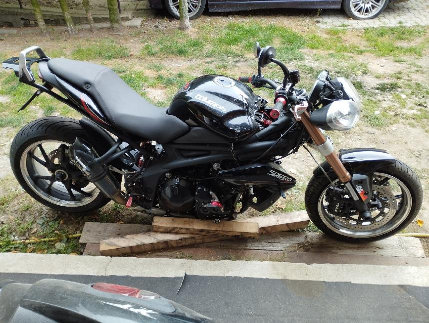 Triumph speed triple 1050 2011 na díly