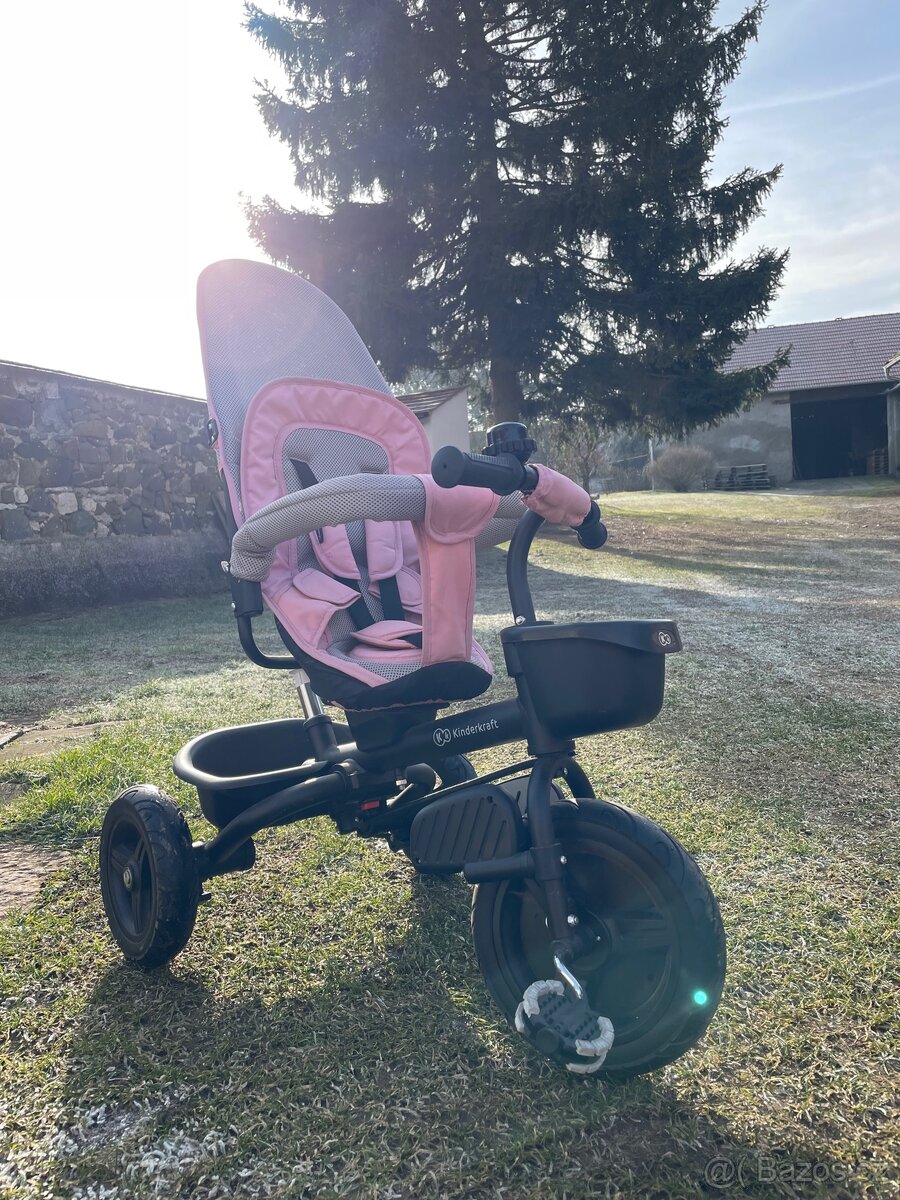 Dětská šlapací tříkolka