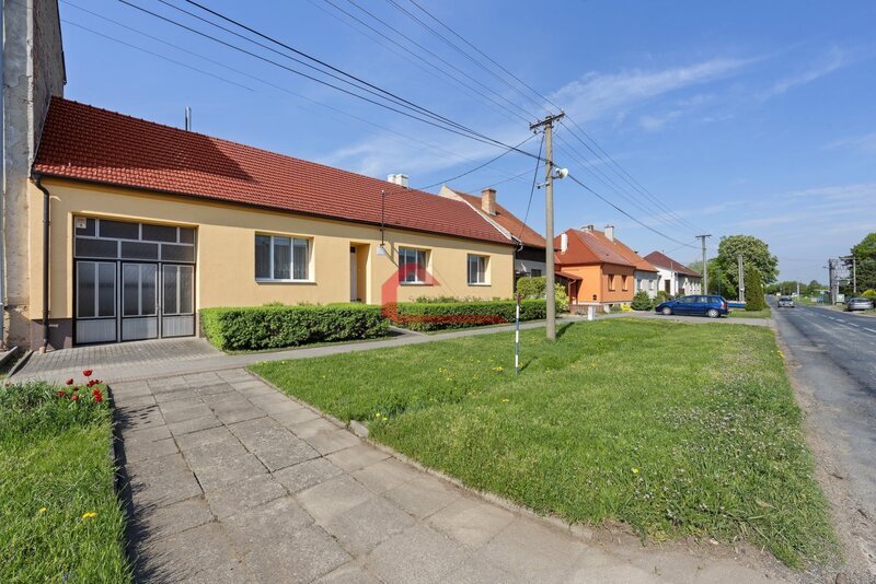 Prodej, rodinný dům 5+2 Tvrdonice, průjezd, zahrada, sklad n