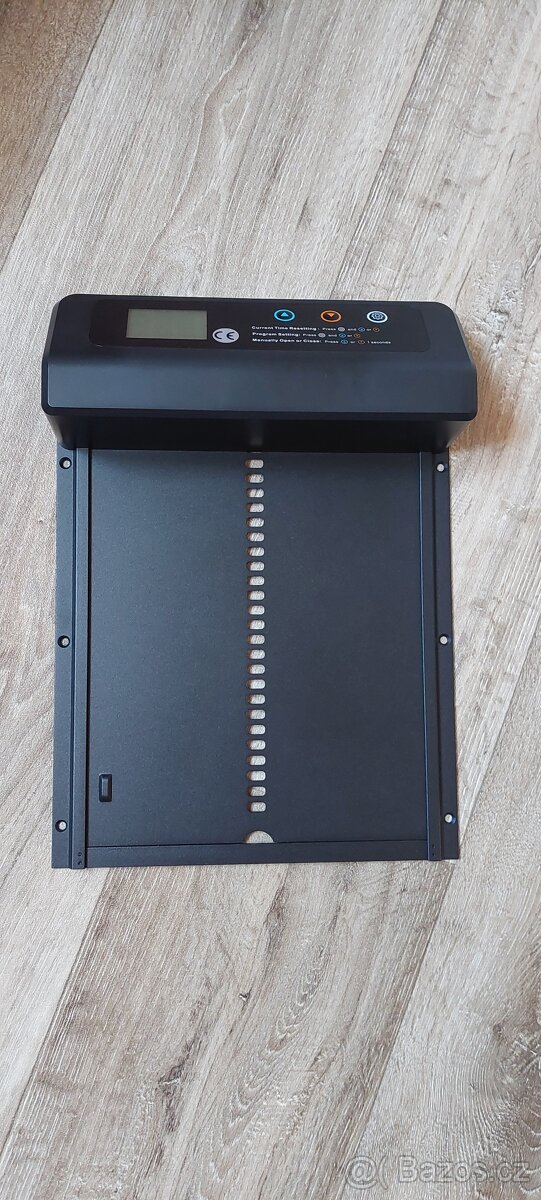 Automaticke dvirka ke kurnikuu