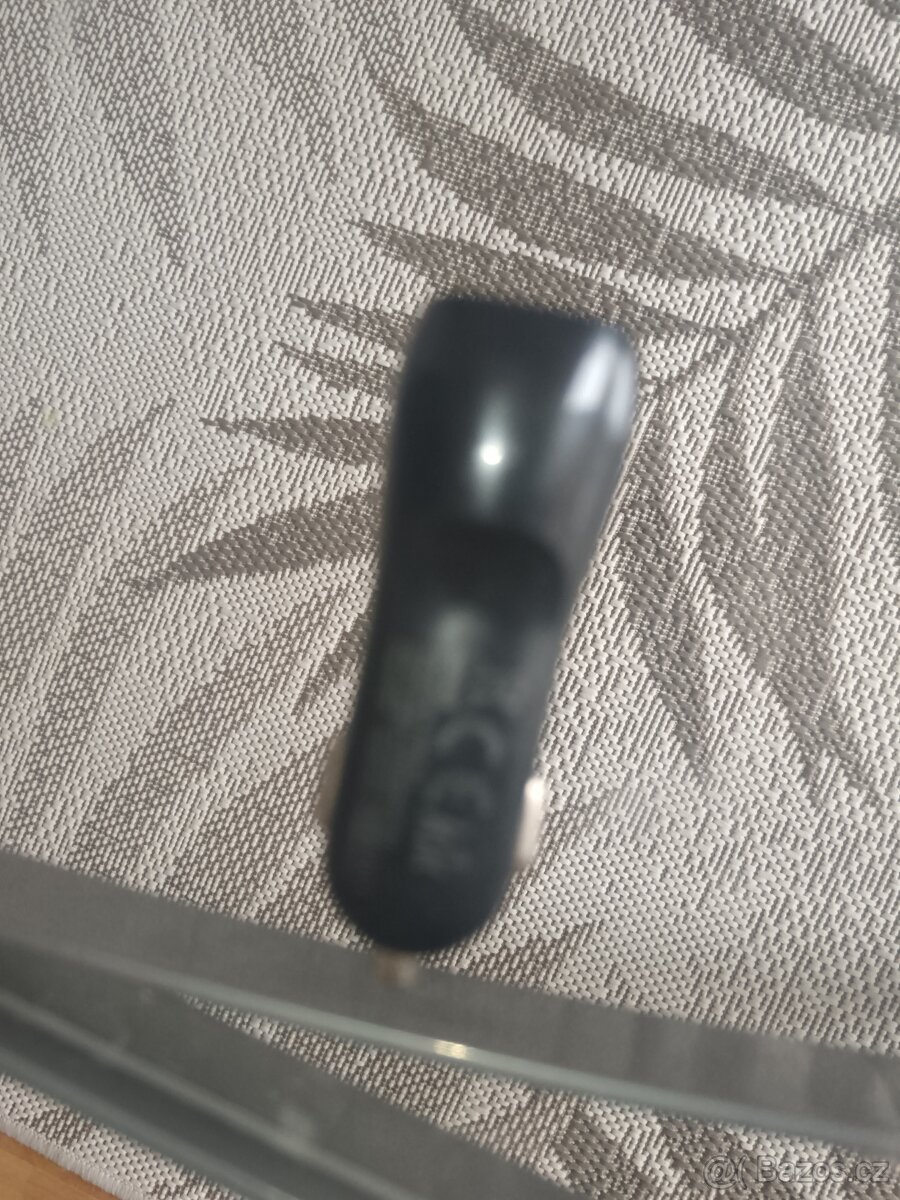 Nabíječka mobilů a tabletů do auta