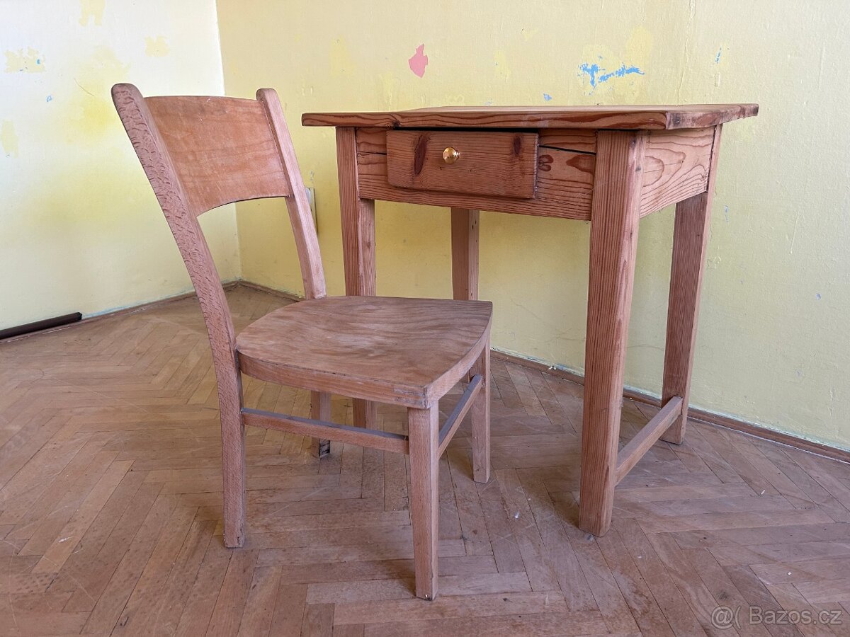 Stolek a židle
