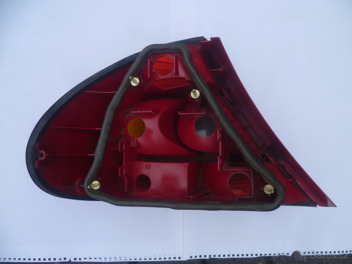 Ford Mondeo MK2 - zadní světlo