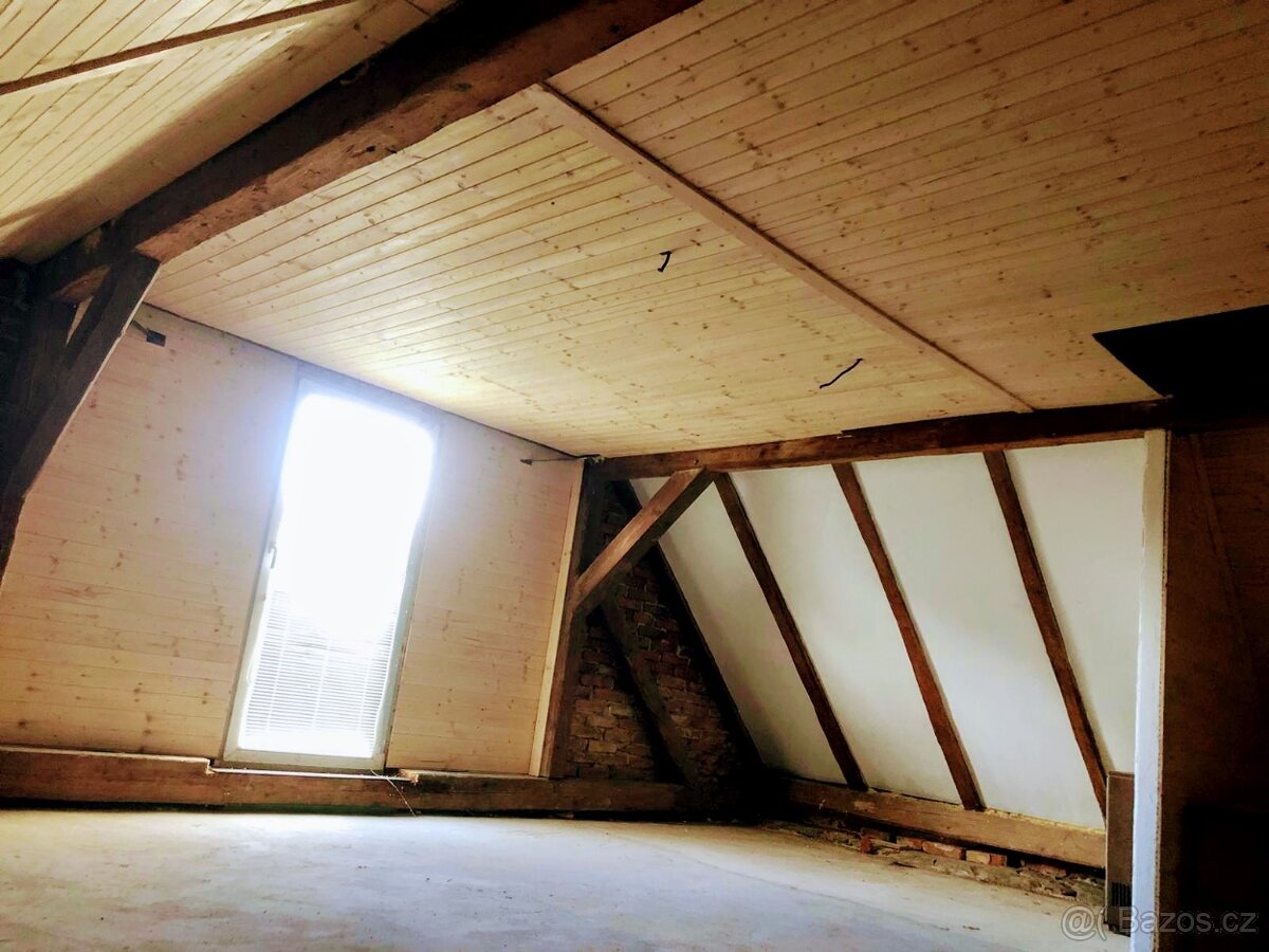 267m2 Stavební pozemek +zateplená patrová garáž