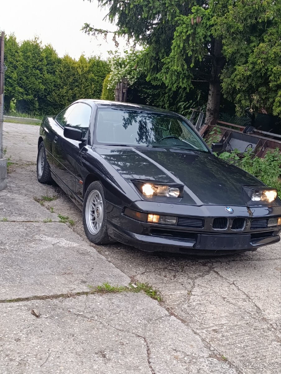 BMW 850 i manuál cz SPZ v depozitu