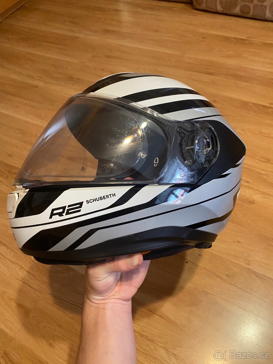 Helma na motorku SCHUBERTH R2
