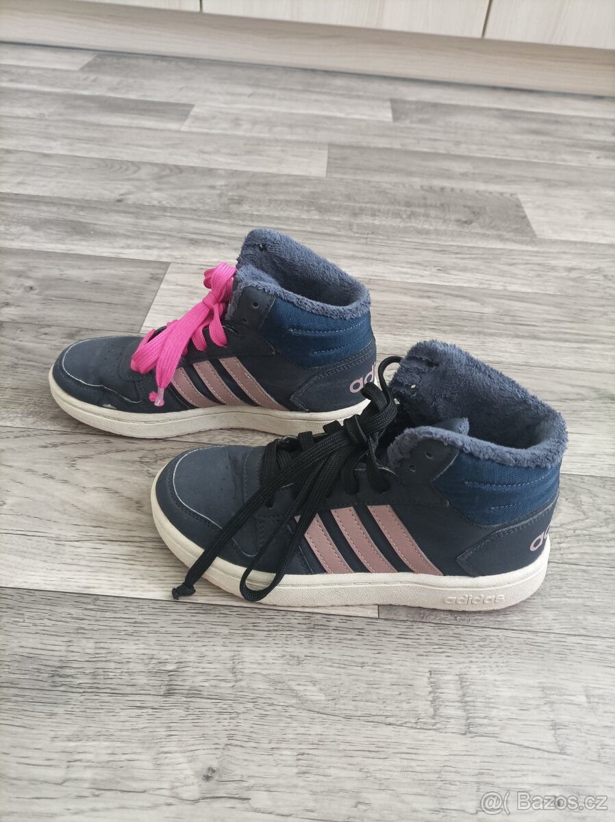 Pěkné tenisky značky Adidas vel. 34