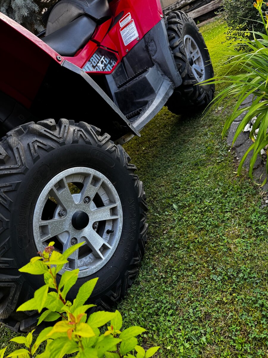 Kola Can-am r12